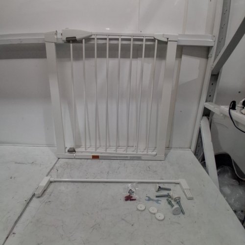 MUNCHKIN EASY CLOSE METAL BABY GATE - 29.5" - 35" X 29.5" - WHITE (MK0002-012) image 3