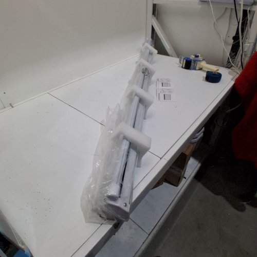MANUAL PULL DOWN PROJECTOR SCREEN -50" - 4:3 - WHITE image 3