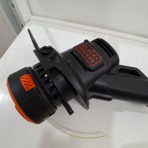 BLACK AND DECKER CORDLESS STRING TRIMMER/EDGER WITH BATTERY - 10" - 20 V MAX - BLACK/ORANGE (MODEL: LST201) image 7