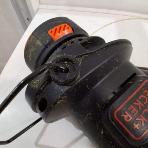 BLACK AND DECKER CORDLESS STRING TRIMMER/EDGER WITH BATTERY - 10" - 20 V MAX - BLACK/ORANGE (MODEL: LST201) image 8