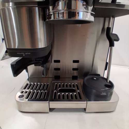 NINJA LUXE CAFÉ 3-IN-1 ESPRESSO MACHINE - DRIP COFFEE MAKER AND RAPID COLD BREW, INTEGRATED GRINDER, ASSISTED TAMPER, HANDS-FREE FROTHER - GREY (MODEL: ES601C) image 3