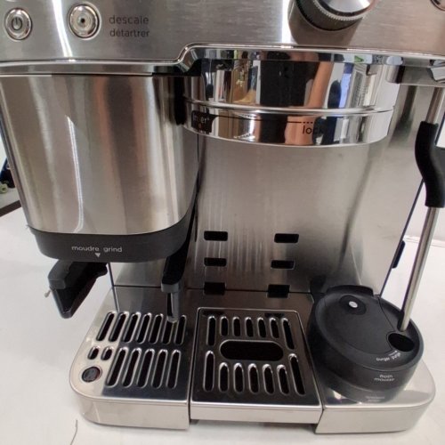 NINJA LUXE CAFÉ 3-IN-1 ESPRESSO MACHINE - DRIP COFFEE MAKER AND RAPID COLD BREW, INTEGRATED GRINDER, ASSISTED TAMPER, HANDS-FREE FROTHER - GREY (MODEL: ES601C) image 11