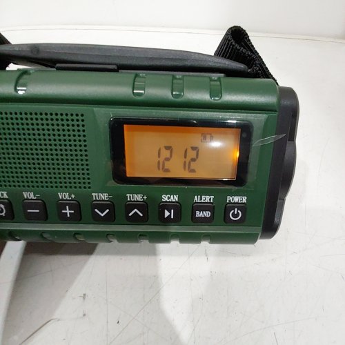 MULTI-FUNCTION NOAA WEATHER ALERT OLAR & HAND CRANK PORTABLE EMERGENCY RADIO WITH FLASHLIGHT - GREEN / BLACK (MODEL: XSY340) image 2