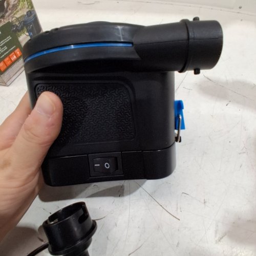 OZARK TRAIL BATTERY POWERED AIR PUMP - 6V - BLACK (MODEL: 62192) image 2