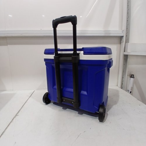 IGLOO PROFILE COOLER WITH 2 WHEELS AND HANDLE - 28QT - 42 CANS - BLUE (MODEL: 60402) image 4
