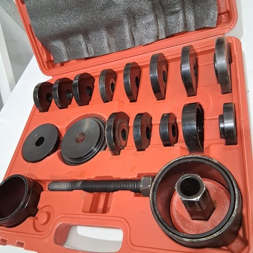 21PC VEVOR FRONT WHEEL DRIVE BEARING PULLER - RED CASE (MODEL: LX1005) image 3