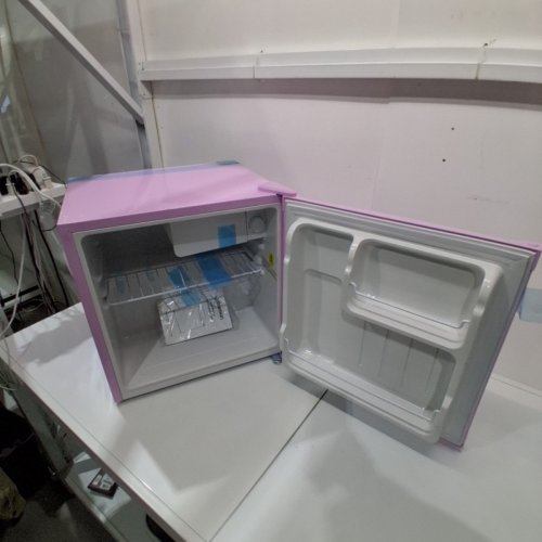 UPSTREMAN COMPACT MINI FRIDGE WITH FREEZER - 1.7 CU. FT - PINK (MODEL: FR17-PINK) image 6