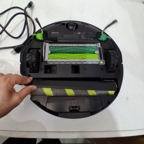 IROBOT ROOMBA MAX 705 ROBOT VACUUM AND MOP WITH SMART NAVIGATION AND AUTOWASH DOCK - BLACK (MODEL: X185020) image 13