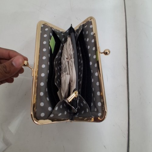 WOMEN'S CLUTCH PURSE WITH RECTANGLE KISS LOCK - BLACK image 3