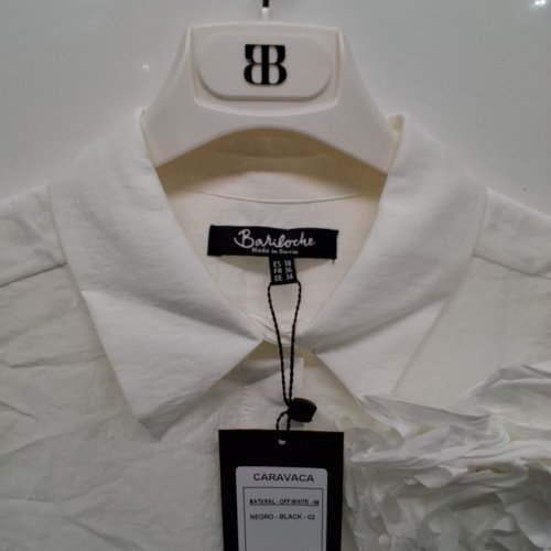 WOMEN'S BARILOCHE SHEAR BUTTON-UP SHIRT WITH BFLOWER PIN - SMALL / MEDIUM - 38 - OFF-WHITE (STYLE : CARAVACA) image 3
