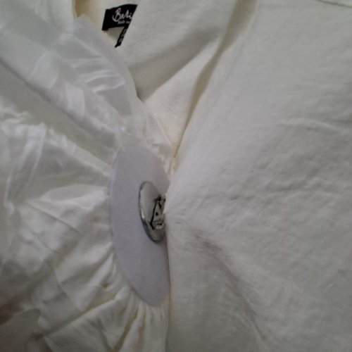 WOMEN'S BARILOCHE SHEAR BUTTON-UP SHIRT WITH BFLOWER PIN - SMALL / MEDIUM - 38 - OFF-WHITE (STYLE : CARAVACA) image 6