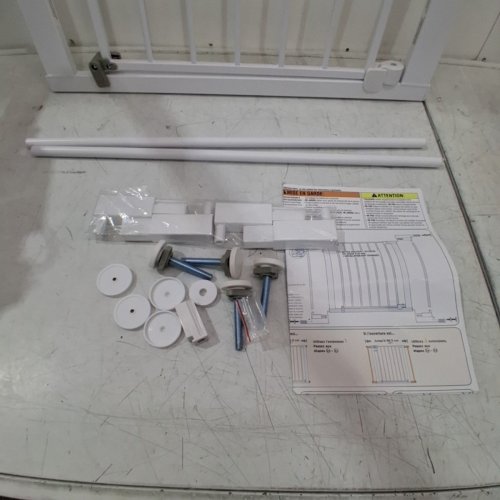 SAFTEY 1ST AUTO CLOSE WALK THROUGH BABY SAFETY GATE - WHITE - (MODEL: GA099CWHO1ZY) image 3