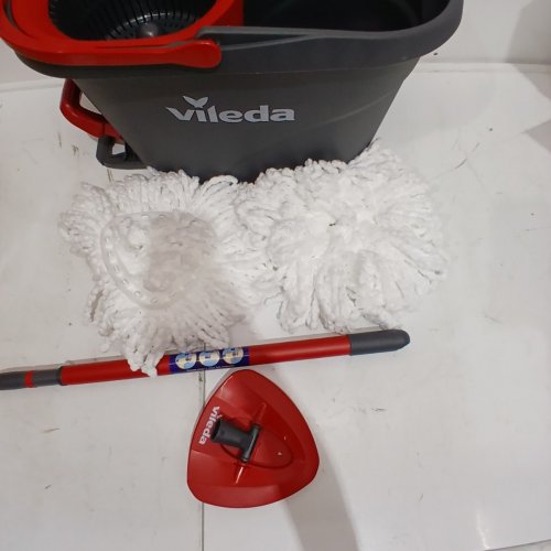 VILEDA EASYWRING SPIN MOP AND BUCKET SYSTEM WITH 2 EXTRA REFILL HEADS AND TELESCOPIC HANDLE - BLACK/RED (MODEL: 1898219) image 3