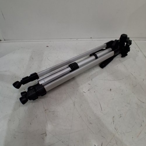 AMAZON BASICS LIGHTWEIGHT TRIPOD - 60" - BLACK image 2