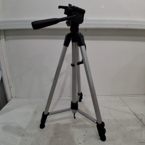 AMAZON BASICS LIGHTWEIGHT TRIPOD - 60" - BLACK image 3