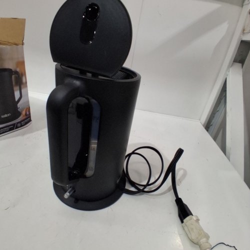 SALTON CORDLESS ELECTRIC KETTLE - 1.7 L - BLACK - (MODEL: JK2178BK) image 3