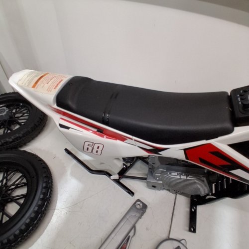 GARVEE P SERIES: 12V KIDS ELECTRIC DIRT BIKE WITH TRAINING WHEELS - 25W DOUBLE MOTOR - REALISTIC THROTTLE AND SPRING SUSPENSION - 66LBS MAX - RED/WHITE (MODEL: 7P5ZP) image 6