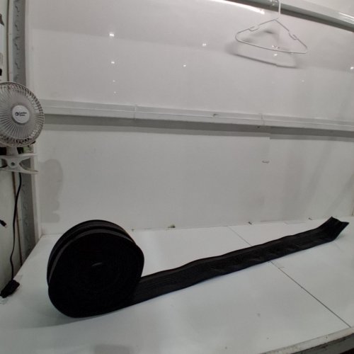 GARAGE DOOR BOTTOM SEAL STRIP - 20ft x 4" - black image 2