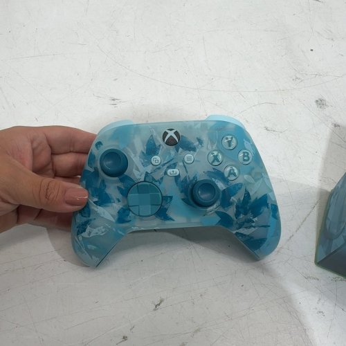 XBOX ICE BREAKER SPECIAL EDITION WIRELESS CONTROLLER - BLUE (MODEL: 1914) image 3