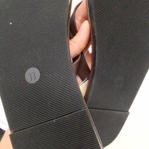 WOMENS UNIVERSAL THREADS SANDALS MEMORY FOAM FLIP FLOPS - SIZE 11 - BROWN image 3