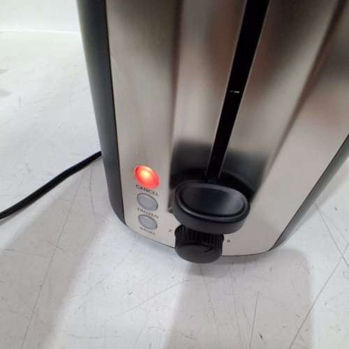 AMAZON BASICS 2-SLICE EXTRA WIDE SLOT TOASTER - BLACK (MODEL: B072P11H8L) image 2