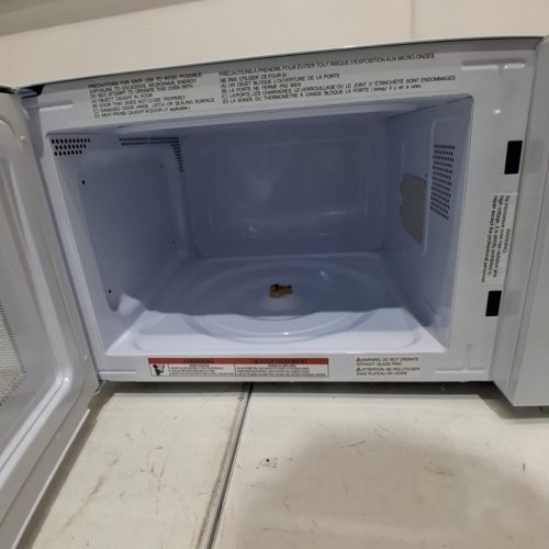 FRIGIDAIRE COUNTERTOP MICROWAVE OVEN - 1.1 CU. FT 900W- WHITE - (MODEL: EMW1154) image 5