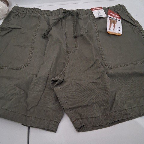 MEN'S WRANGLER DRAWSTRING SHORTS - EXTRA LARGE (40-42) - OLIVE GREEN image 2