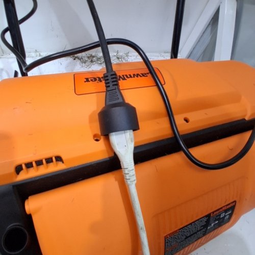 LAWNMASTER ELECTRIC DETHATCHER & SCARIFIER WITH 12GAL COLLECTION BAG - 16" / 13AMP - BLACK/ORANGE (MODEL: GVB1316) image 2