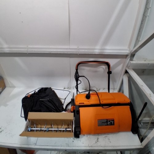 LAWNMASTER ELECTRIC DETHATCHER & SCARIFIER WITH 12GAL COLLECTION BAG - 16" / 13AMP - BLACK/ORANGE (MODEL: GVB1316) image 3