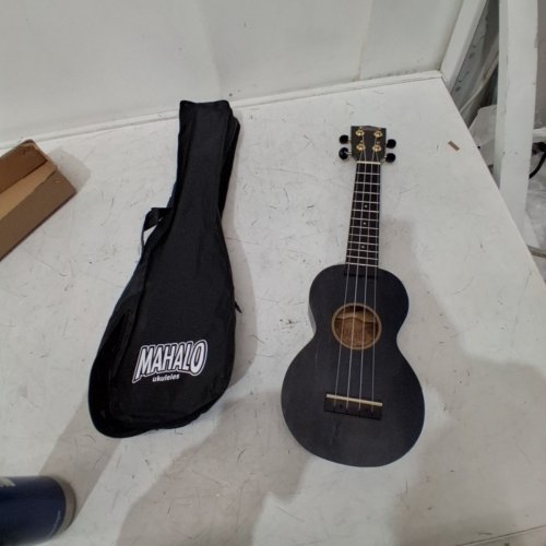 2PC MAHALO UKULELES SOPRANO ART SERIES UKULELE WITH CASE - 21"- BLACK (MODEL: MS1TBK) image 2