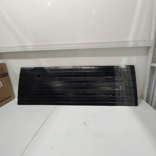 PYLE DRIVEWAY CURB RAMP WITH 11,000 LB CAPACITY HEAVY DUTY RUBBER 4FT image 2