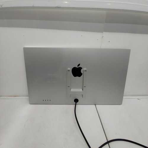 APPLE 27" 5K STUDIO DISPLAY WITH STANDARD GLASS + VESA MOUNT ADAPTER - SILVER image 8