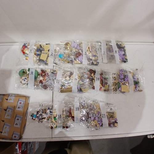 2916PC LEGO DISNEY BEAUTY AND THE BEAST CASTLE BUILDING SET (MODEL: 43263) image 3