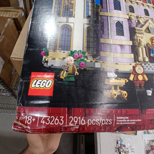 2916PC LEGO DISNEY BEAUTY AND THE BEAST CASTLE BUILDING SET (MODEL: 43263) image 4