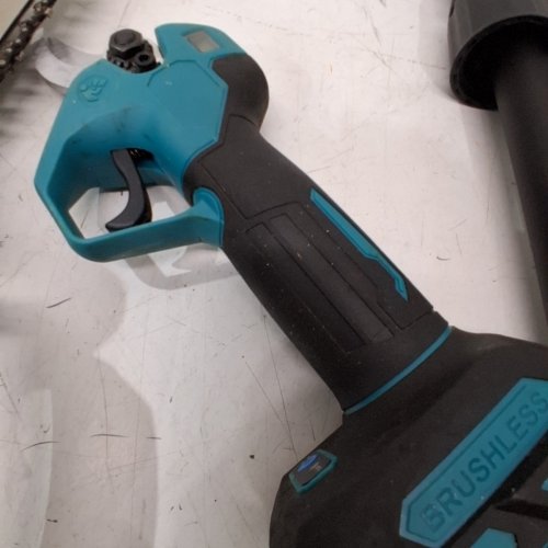 4-IN-1 MINI CHAINSAW WITH EXTENSION POLE AND 30 MM ELECTRIC SECATEURS COMPATIBLE WITH MAKITA 18V BATTERY **TOOL ONLY** - 8" -14.7FT - BLUE image 4