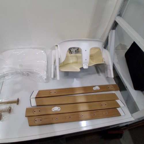 MULTI-HIGH CHAIR WITH ADJUSTABLE FOOTREST - 22.5LB MAX - WHITE/BROWN (MODEL: JBG009-3) image 3