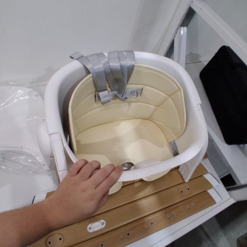 MULTI-HIGH CHAIR WITH ADJUSTABLE FOOTREST - 22.5LB MAX - WHITE/BROWN (MODEL: JBG009-3) image 4