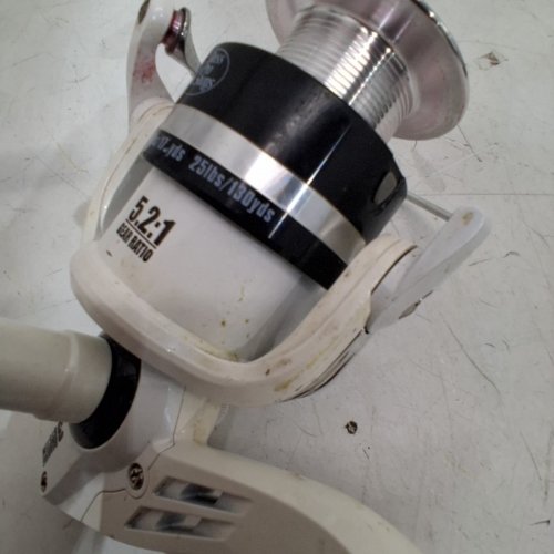 BPS KING KAT SPINNING FISHING REEL - AMBIDEXTROUS - GEAR RATIO: 5.2:1 - WHITE (MODEL: CBK60) image 3