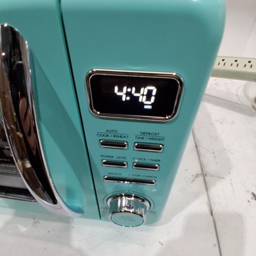 GALANZ RETRO STYLE COUNTERTOP MICROWAVE OVEN - 0.9CU.FT - MINT (MODEL: GLCMKZ09GNR09) image 2