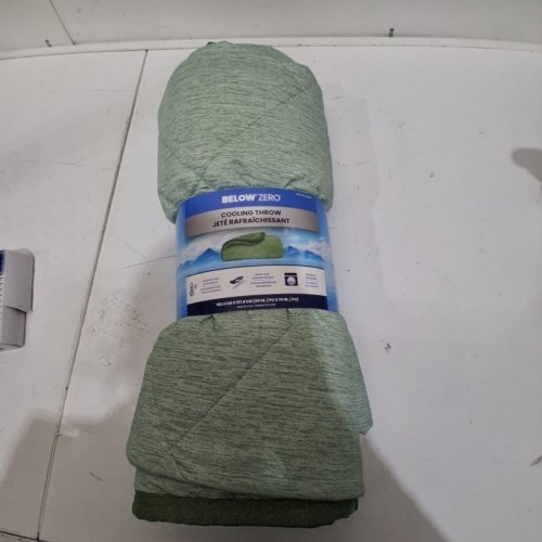 BELOW ZERO REVERSIBLE COOLING THROW BLANKET - 60" X 70" - GREEN HEATHER (MODEL: 1991350) image 2