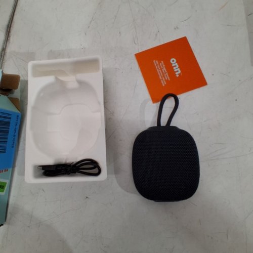 ONN. BLUETOOTH MINI RUGGED SPEAKER WITH TWS SYNC MODE - black image 3