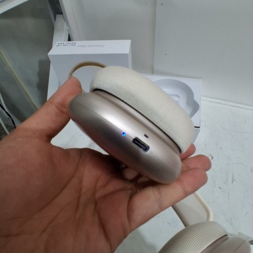 APPLE AIRPODS (USB-C) MAX OVER-EAR NOISE CANCELLING BLUETOOTH HEADPHONES - STARLIGHT image 2