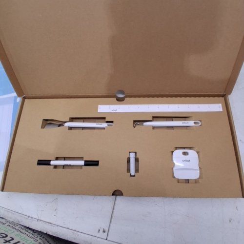 CRICUT 12" CUTTING MACHINE ESSENTIAL BUNDLE - CREAM (MODEL: EXPLORE 5) image 4