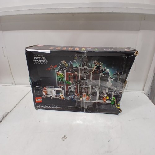 2953PC LEGO BATMAN ARKHAM ASYLUM SET - 2953PC - (MODEL: 76300) image 7