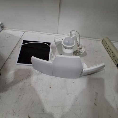 LUTEC MOTION ACTIVATED SOLAR SECURITY LED FLOOD LIGHT - 5000K - 3000LM - WHITE (MODEL: 1937995) image 2