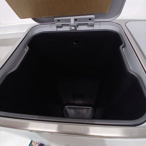 SONGMICS STAINLESS STEEL DUAL STEP TRASH CAN WITH SOFT CLOSE + 15 GARBAGE BAGS - 2 40L BINS, 80L TOTAL CAPACITY - WHITE - (MODEL: LTB730W80) image 4