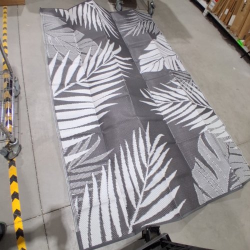 WOVEN OUTDOOR AREA RUG WITH STORAGE BAG - 109" X 70" - BLACK, GRAY AND WHITE image 3