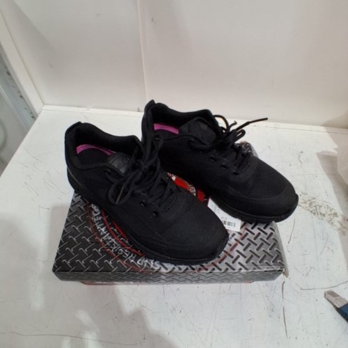 WOMEN'S TREDSAFE SLIP RESISTANT ATHLETIC SHOES - SIZE 7 - BLACK (STYLE : 6000196176749) image 2