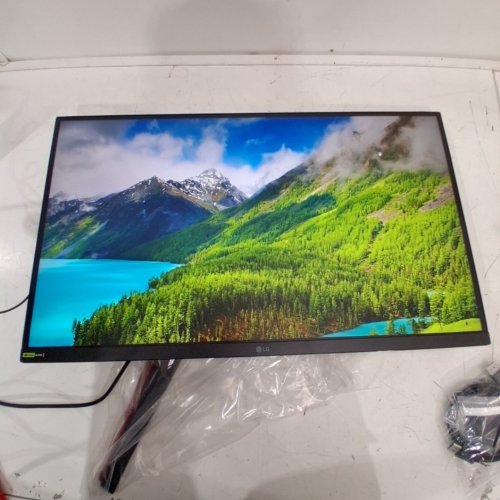 LG 27" ULTRAGEAR GAMING MONITOR QHD (2560 X 1440) IPS DISPLAY, IPS 1MS (GTG) RESPONSE TIME, 144HZ REFRESH RATE, NVIDIA G-SYNC COMPATIBLE, AMD FREESYNC PREMIUM, BLACK (MODEL: 27GN800-B) image 2
