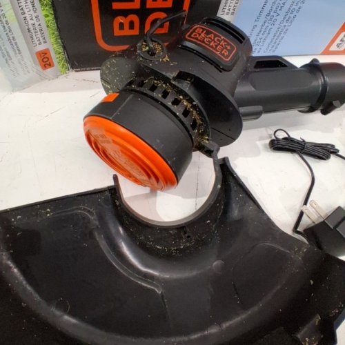 BLACK+DECKER STRING TRIMMER/EDGER - 10" - 20V - BLACK/ORANGE (MODEL: LST201) image 6